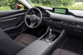 Disfruta su expresión dinámica y calidad premium. Test Mazda3 Sedan Skyactiv D116 Comfort Alles Auto