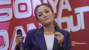 Emang lagi syantik hey sayangku hari ini aku syantik syantik bagai bidadari bidadari dihatimu. Chord Gitar Dan Lirik Lagu Lagi Syantik Siti Badriah Yang Akan Dinyanyikan Ziva Di Indonesian Idol Tribunnews Com Mobile