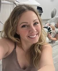 Summer Applegate's Instagram, Twitter & Facebook