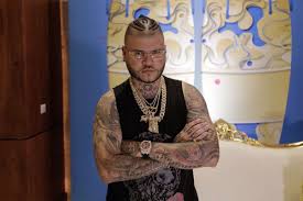 Tatuajes & tattoos pequeños, en la muñeca, frases, letras, pin up. Los Tatuajes De Farruko 2020