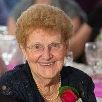 Lynn Bissonnette's Instagram, Twitter & Facebook