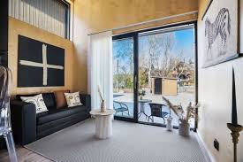 Une Mini Maison En Bois De 27m2 Au Design Parfait Planete Deco A Homes World En 2020 Beaux Salons Salons De Ferme Petit Salon