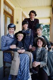 „unsere kleine farm thematisiert dabei immer wieder hochaktuelle themen, verschleiert dies aber durch die. Shannen Doherty So Niedlich Sah Sie Bei Unsere Kleine Farm Aus Kleine Farm Darsteller Melissa Gilbert