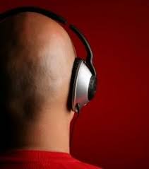 Attention à ce top des 12 chansons qui vont vous coller au cerveau toute la journée ! Pourquoi Une Chanson Nous Reste T Elle En Tete