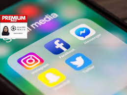 Media sosial adalah sebuah media daring, dengan para penggunanya bisa dengan mudah berpartisipasi, berbagi, dan menciptakan isi meliputi blog, jejarin. Tak Perlu Kongsi Kisah Peribadi Di Media Sosial