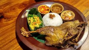 Salah satu hidangan yang paling digemari bebek goreng hitam madura. 5 Kuliner Enak Di Madura Yang Menggugah Selera Ada Bebek Sinjay Hingga Bebek Rabek Tribun Travel