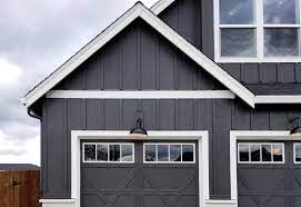 Board and batten siding may also bbe referred to as barn siding because of where it has traditionally been installed. Board And Batten Siding James Hardie