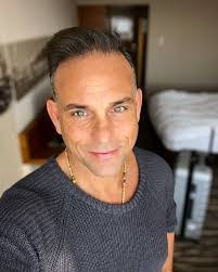 Peter Stangl's Instagram, Twitter & Facebook