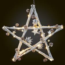 ozdobiona drewniana gwiazda led z szyszkami 4523429 deco noel bois deco noel decor de noel moderne