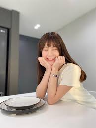 姚子羚有一姊（年長5年）一妹（小8歲） ，其妹為 now新聞 的主播 饒慧珊 。. æž—ç©Žæ¬£minnie ç…§ç‰‡ Facebook