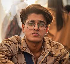 Jonathan Gaming Height, Age, Family, Biography » StarsUnfolded