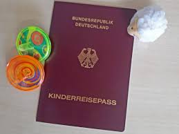 Wer einen deutschen reisepass besitzt, kann sich glücklich schätzen. Ausweisdokumente Kinderreisepass Hannover Reisepass Ausweis Und Pass Behordenfuhrer Burger Service Leben In Der Region Hannover