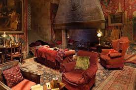 You Ll Feel Right At Home When You Visit The Set Of The Gryffindor Common Room At Wbtourlondon Hogwarts Room Harry Potter Studio Tour Gryffindor