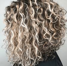 How To Dimensional Curls Behindthechair Com Curly Hair Styles Curly Hair Photos Natural Curls Hairstyles