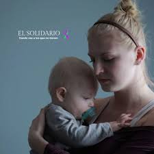 Mujeres criando solas al borde de un ataque de nervios y de una pobreza  severa