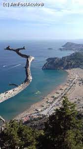 In ciuda amplasarii bune, in fata plajei, si la 10 minute de centrul statiunii si de orasul vechi, hotelurile din vecinatate nu ofera o panorama deosebita fiind. VanÄtori De Plaje In Rhodos Plajele Insulei Atat Cat Le Am Putut Vedea Impresii DescoperÄ Insula Rhodos Excursii Èi CÄlÄtorii Amfostacolo
