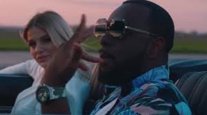 Le géantcontinue readingdate de sortie de gims : The Shirt With The Flowers Of Gims In Her Video Clip Miami Vice Spotern