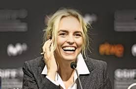 Aline abboud wechselt laut zeitungsberichten vom zdf zu den. Schauspielerin Mit Haltung Nina Hoss Ich Gehe Furs Klima Auf Die Strasse Kultur Stuttgarter Zeitung