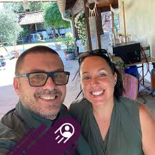 DE BONIFACIO Mme Maryse FERRACCI née PUGLIESI, sa mère, Mme Josiane KARRAR  née FERRACCI, sa sœur, Antoine et Murielle FERRACCI son frère et sa belle  sœur Ses neveux, petits neveux et nièce.