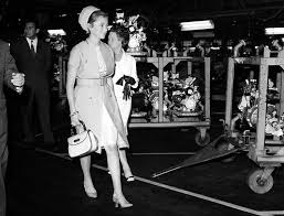 Aus wikipedia, der freien enzyklopädie. Gucci The Way From Glamour To Punk World Fashion Channel