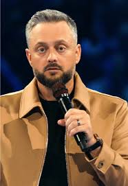 Marriage Insights from Nate Bargatze's Stand-Up Comedy