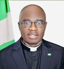 Pastor Adeboye Bans Braids and Heavy Makeup for RCCG Clergy The General  Overseer of the Redeemed Christian Church of God, Pastor Enoch Adeboye, has  openly criticized clergymen who wear braided hair and