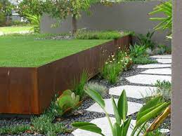 Modern landscaping has more to do with material selection than just picking out plants or landscaping decorations. Neuestedekoration Com Modern Landscaping Modern Garden Contemporary Landscape Design