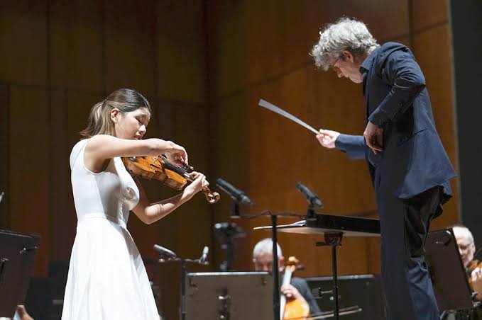 Japan's Yoshimoto Wins 2nd Prize in Genoa Violin Contest - The Japan News