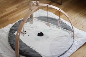 Tapis D Eveil Mister Fly Arche C Les Jolis Mondes Tapis Eveil Bebe Diy Tapis Bebe Les Indispensables Pour Bebe