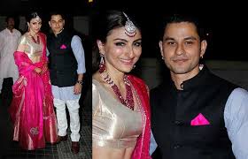 Hey friends, today we did a fun post where we tell you all about the beautiful wedding of 2 bollywood stars soha ali khan and kunal khemu (kemmu). Shocking Soha Ali Khan Kunal Khemu S Marriage On The Rocks Businessofcinema Com