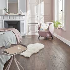 Imitant à la perfection le bois ou le carrelage, il apporte du cachet aux pièces de la maison. Sol Stratifie Swanley Chene Fume 12 Mm Castorama
