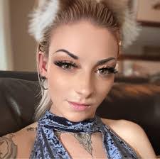 Roxy Vaughn's Instagram, Twitter & Facebook