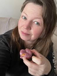 Come get some donuts. Hot coffee and super fresh handmade donuts! I'm here  until 9am and Amy is here until 1! Stop in and say hello.