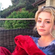 Lili Reinhart Con Imagenes Riverdale Famosos Amantes