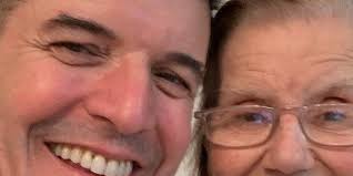 The presenter went to the gym with a very special company. Joao Baiao Perde A Mae Na Vespera Do Seu Aniversario