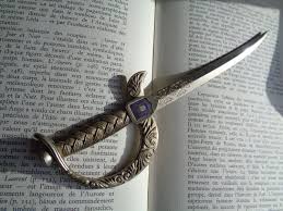 Ouvre Lettres Epee Coupe Papier Stylise En Metal En Forme De Sabre Avec Armoirie Accessoire Pour Courrier Vintage Francais 1970 Gifts For Dad Accessories Gifts