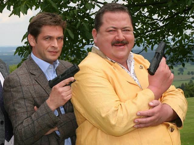 Joseph Hannesschläger („Rosenheim Cops“) tot - Witwe ist entsetzt - ZDF  reagiert