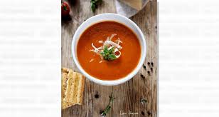 Apoi adaugam sare, piper, frunzele de busuioc si menta rupte cu mana, smantana si pasam cu blenderul vertical. Lauraadamache Ro Supa Crema De Rosii Cu Busuioc Si Parmezan