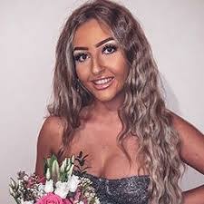 Hillary Gibson's Instagram, Twitter & Facebook