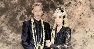Rossa roslaina sri handayani (born on october 9, 1978 in sumedang, west java, indonesia), popularly rossa started singing at age 10 years old when she released her first ever album, untuk. Showbiz Rossa Surprises Ig Followers With Wedding Photos