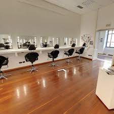 Our led key light 2.0 panels offer 5000 kelvin balancing for optimal daylight conditions. Lighted Mirror Equipment For Makeup Artist School Furniture