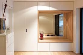 Sie besticht durch eine extravagante aufteilung und das somit unkonventionelle design. Garderobe Garderobe Modern Garderoben Eingangsbereich Flur Design