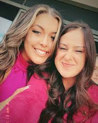 Josie Elliott's Instagram, Twitter & Facebook