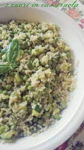 I piselli hanno pochi grassi e poche calorie, sono quindi adatti alle diete ipocaloriche, inoltre essendo meno ricchi di amido rispetto ad altri legumi, i piselli risultano più digeribili. Insala Di Riso Integrale Con Piselli E Zucchine Al Profumo Di Zafferano E Basilico 2 Cuori In Casseruola