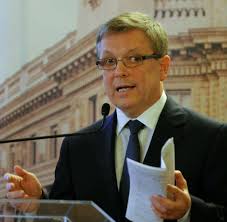 Wer sich daher in ungarn aufhält, kann zur einfachen und eher gerundeten rechnung den betrag in der landeswährung durch ungefähr 300 teilen, um auf den betrag in euro zu kommen. Euro Ungarische Notenbankchef Gyorgy Matolcsy Nennt Wahrung Eine Falle Welt