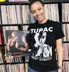 Image result for tbn:buRKMeeBoShjfM::www.2pacmakaveli.es/cover_2pacmakaveli.jpg