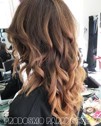 Il castano continua a essere uno dei colori preferiti dalla star, complice la sua grande versatlità. Balayage Nocciola Caldo Capelli Color Nocciola Capelli Capelli Color