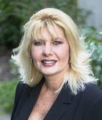 Lynne Hickman's Instagram, Twitter & Facebook