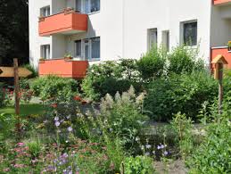 He was a founder member of the communist party, but was among those excluded from it in 1931 after openly opposing the leadership's adoption of stalin's social fascism doctrine. Erich Raddatz Haus In Berlin Neukolln Auf Wohnen Im Alter De