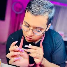 Norma Teniente's Instagram, Twitter & Facebook